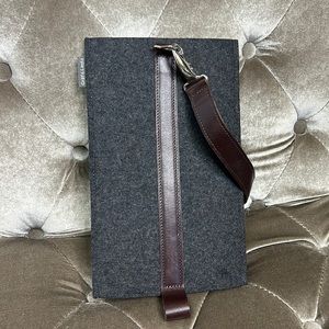 Graf & Lantz wool and leather solo wine tote gift carrier